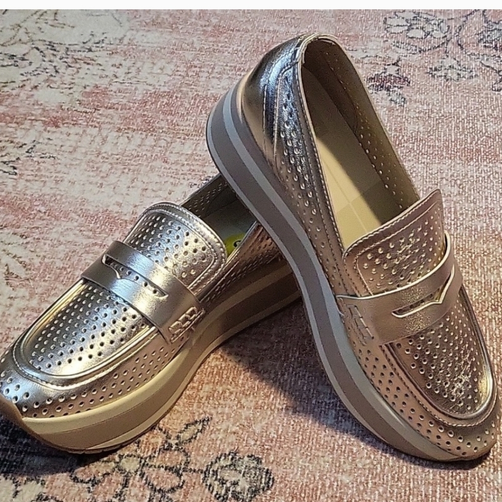 Dolce Vita - NWT Janine Platform Goldtone Slip-On Wedge Heel Loafer - Si…